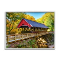 Studell crveno prekriven most most Woodland Creek Pejzaž fotografija siva uokvirena umjetnička print zidna umjetnost